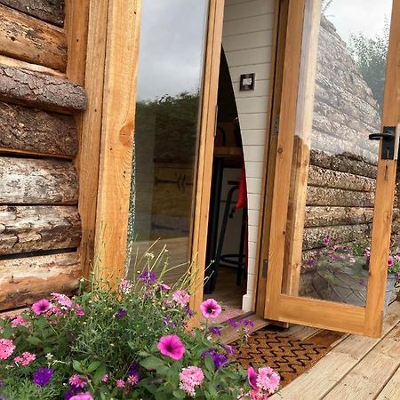 Delor - Bryntalch Glamping Pods 호텔 몽고메리 외부 사진