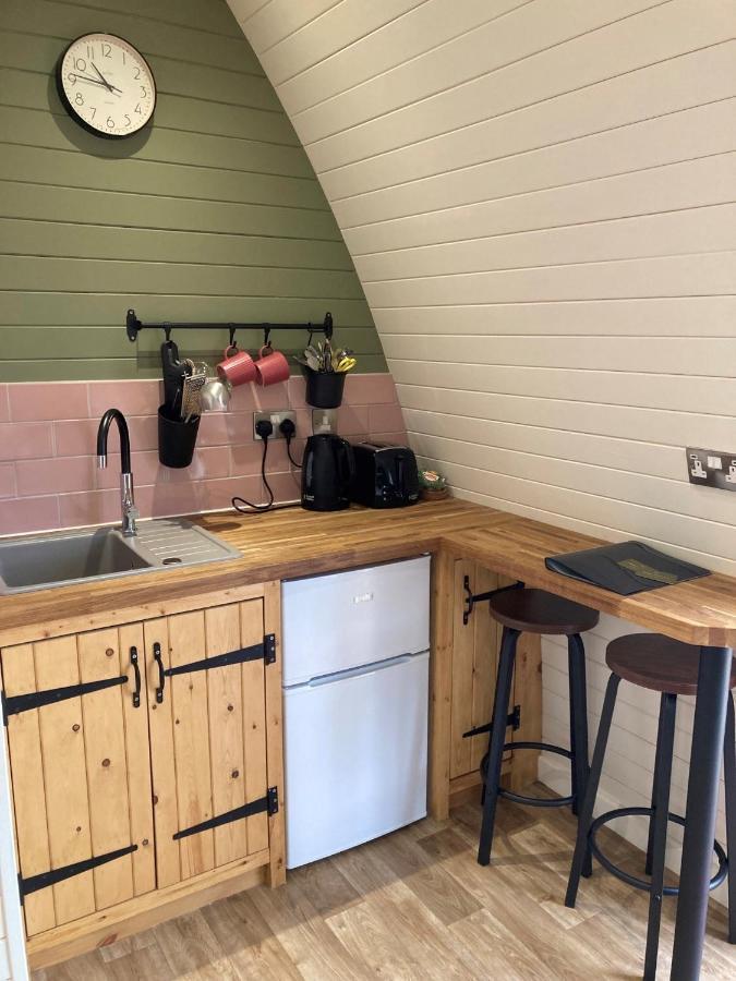 Delor - Bryntalch Glamping Pods 호텔 몽고메리 외부 사진