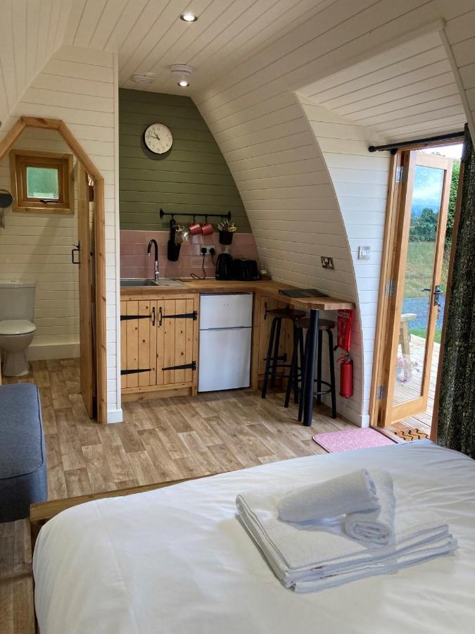 Delor - Bryntalch Glamping Pods 호텔 몽고메리 외부 사진